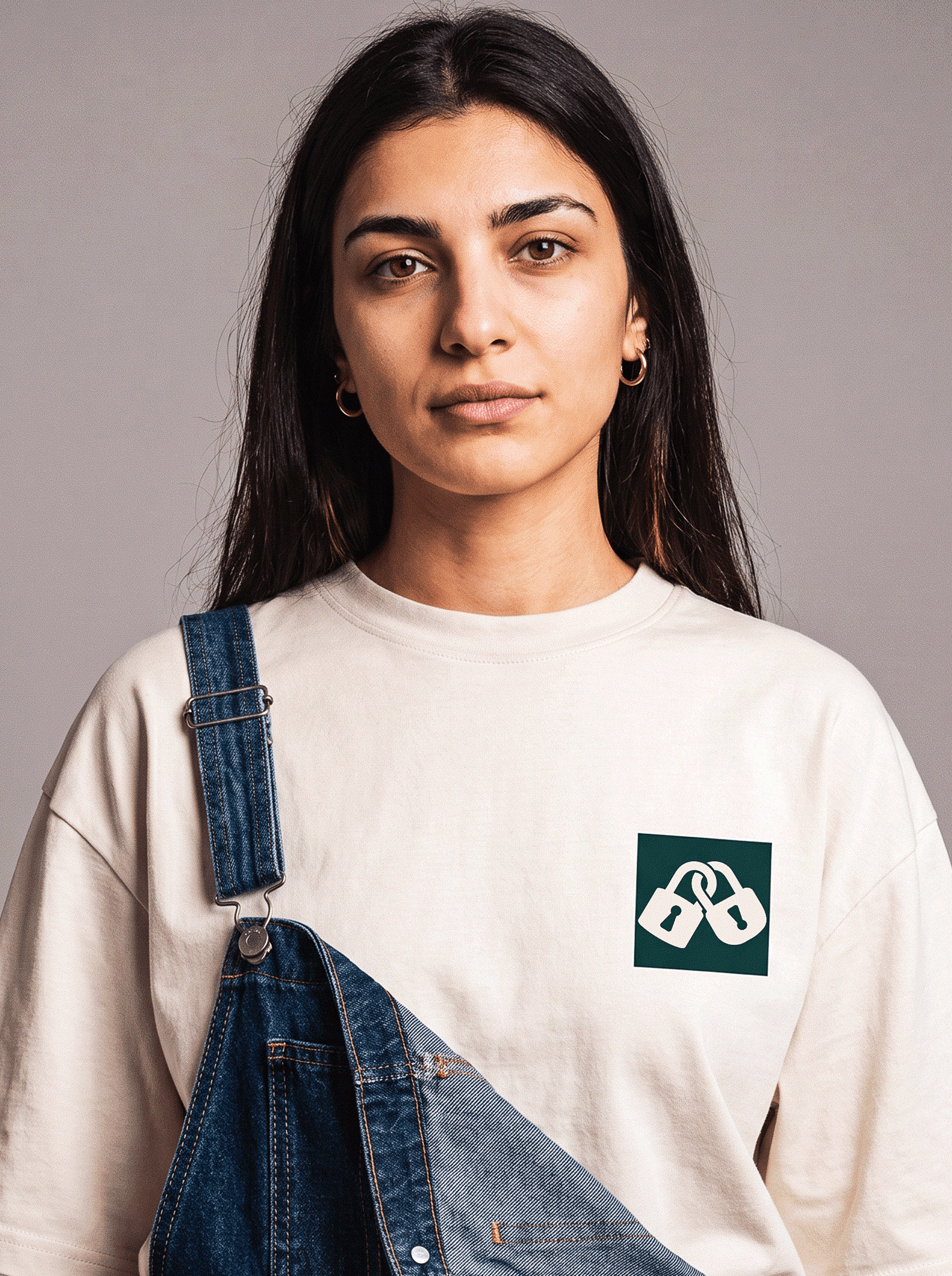 2editada-camiseta-surf-oversize-blanco-detalle-verde-modelo-2